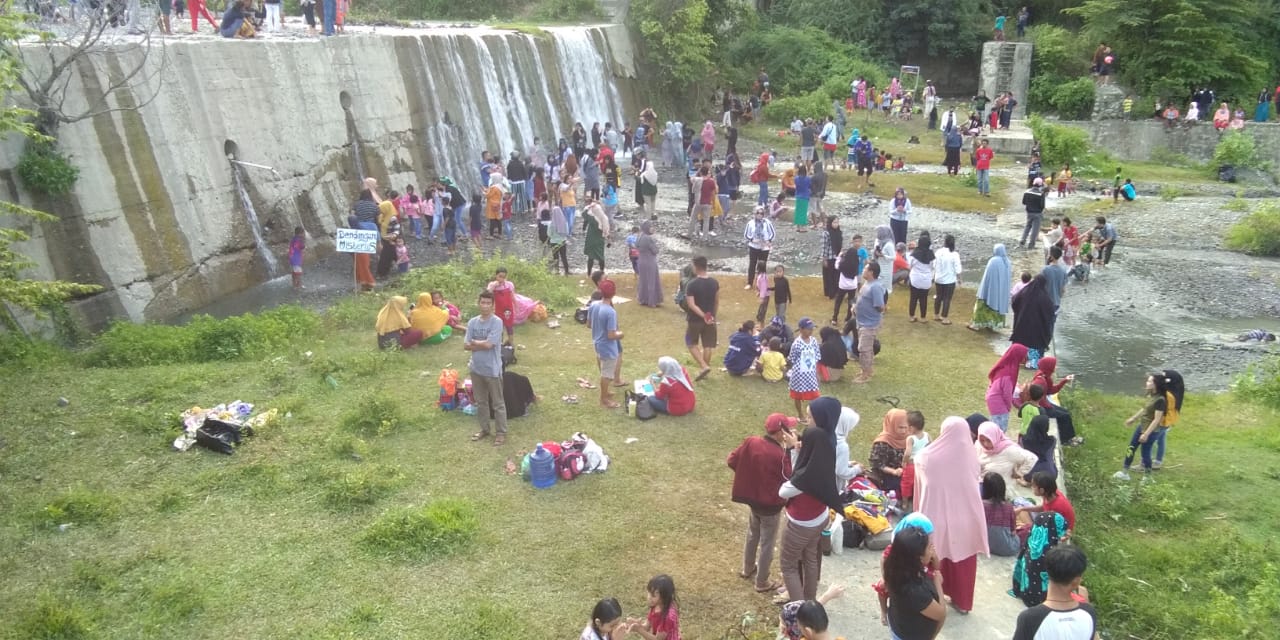 PALU, Kabar Selebes – Di tengah pandemic covid-19 tiba-tiba viral di tengah masyarakat sebuah destinasi wisata baru. Destinasi wisata itu adalah sebuah bendungan yang namanya unik dan terkesan agak seram. Namanya, Bendun