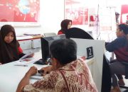 Hari Terakhir Registrasi Kartu Prabayar Ratusan Warga Serbu Grapari Telkomsel Tolitoli