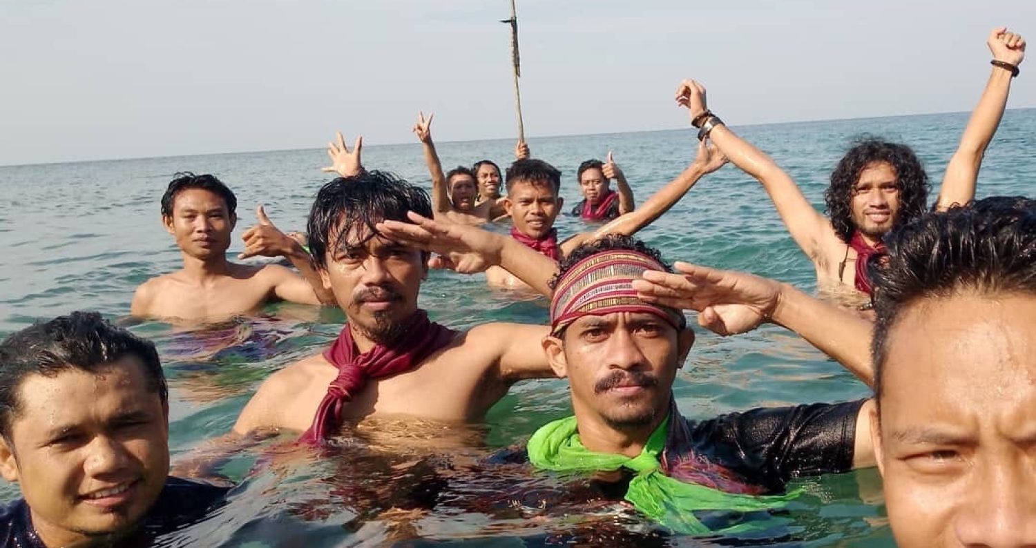 Kumtapala Fakum Untad Gelar Upacara HUT RI di Pantai Lero