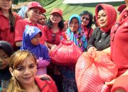 Istri-Istri Anggota DPR RI FPDIP Bantu Korban Gempa di Palu