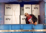 Polri dan TNI Kawal Logistik Pemilu dari PPK Menuju Kantor KPU Banggai