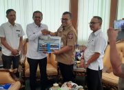 Walikota Palu Serahkan Data Penerima Jaminan Hidup Tahap I ke Kemensos