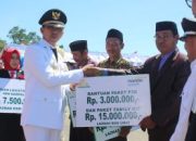 Peringati HUT Republik Indonesia ke-74, Pemda Morowali Serahkan Bantuan untuk Masjid dan Sekolah