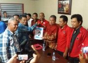 Rusdy Mastura, Bacagub Pendaftar Pertama Kembalikan Formulir ke PDIP Sulteng