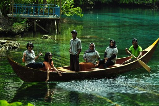 Wisata Alam Paisu Pok, Danau Cantik Tersembunyi di Banggai Kepulauan