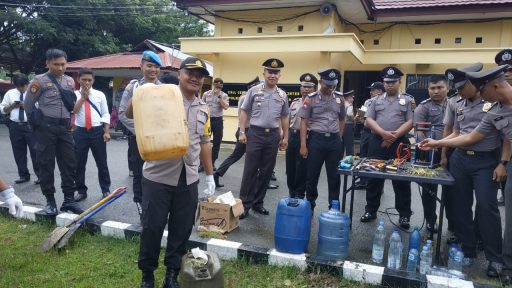 Jelang Pergantian Tahun, Polisi di Buol Amankan Ratusan Liter Miras dan Puluhan Sajam