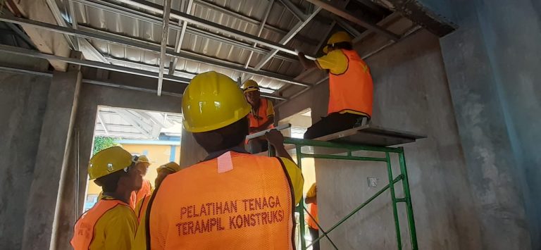 tenaga kerja konstruksi