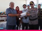 Bangga atas Kemandirian Membuat APD, Kapolda Sulteng Bantu Mesin Obras untuk SMK Negeri 5 Palu