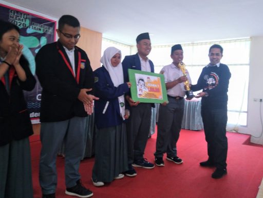 MAN 1 Palu Sabet Dua Tropi dalam Lomba Cerdas Cermat KPU Sulteng