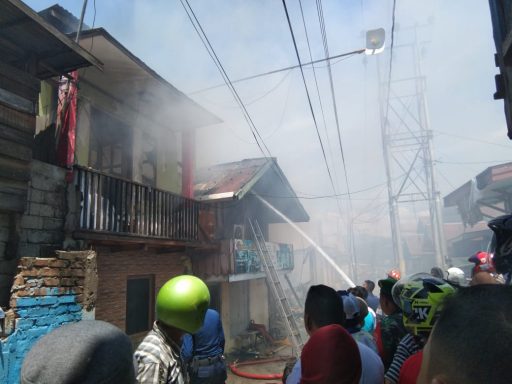 VIDEO : Empat Rumah di Kalikoa Palu Terbakar, Warga Sempat Panik