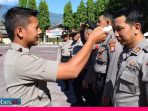 Bid Dokkes Polda Sulteng Periksa Suhu Tubuh Personel Polres Palu