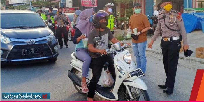 Peduli Pengendara, Satlantas Poso bersama Makmur Mandiri Motor bagikan Masker dan Takjil