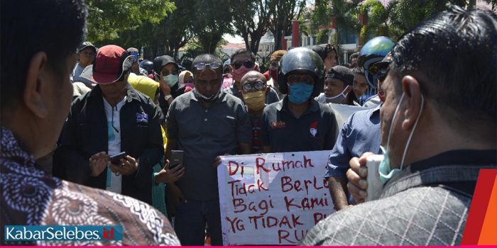 Hunian Tetap Tak Kunjung Usai, Ratusan Penyintas Petobo Sambangi Kantor DPRD Sulteng