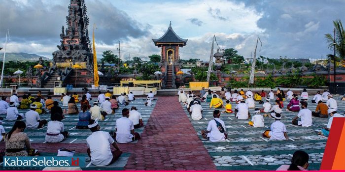 Ibadah Bersama Umat Hindu Kota Palu di Tengah Pandemi