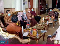 Guru Honor Sekolah Kemenang adukan nasib mereka ke Bupati Morut