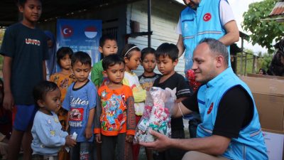 ACT Palu bersama Turkiye Diyanet Vakfi Salurkan Paket Lebaran di 4 Lokasi di Sigi dan Palu