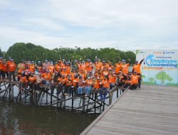 Peringati Hari Keanekaragaman Hayati Sedunia, PKT Tanam 1.500 Bibit Mangrove di Perairan Bontang