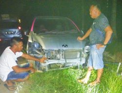 Silau, Mobil Perawat Rumah Sakit Gorontalo Masuk Got di Desa Salumpengut