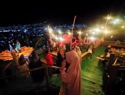 Peserta MTQ “Serbu” Bukit Keles Ingin Liat Hongkongnya Luwuk di Malam Hari