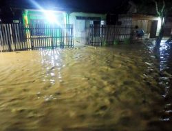 Tanggul Jebol, Ratusan Rumah di Desa Lobu dan Moutong Utara Kecamatan Moutong  Terendam Banjir