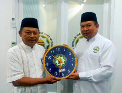 DMI Sulteng Salurkan 1.119 Jam Dinding untuk Masjid di Pasigala