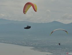 Sebanyak 32 Atlet Dunia Berlaga pada Kejuaraan Paragliding di Sigi