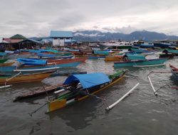 Nelayan Desa Labuan Tojo Unauna Tidak Bisa Melaut Karena Gelombang Tinggi