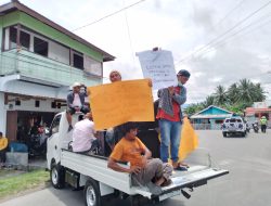 Resah dengan Pemadaman Listrik, Warga Ampana Demo Kantor PLN