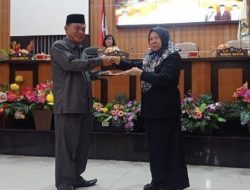 DPRD Kota Palu Buka masa Sidang Cawu II dengan serahkan produk hukum ke Pemkot