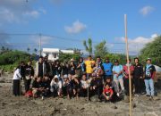 Hadapi Perubahan Iklim, Mapala Pawana FMIPA tanam Mangrove di Pantai Palu Utara