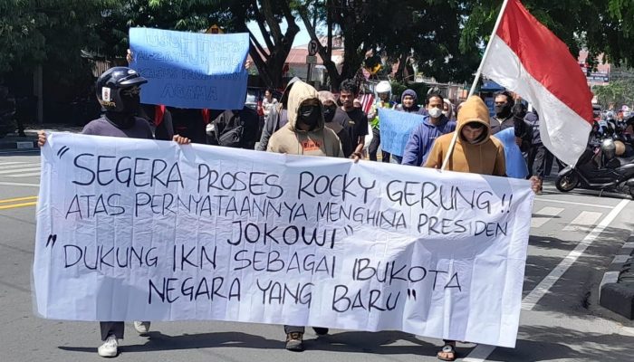 APBN dan Barikade 98 Sulteng Protes Pernyataan Rocky Gerung Menghina Presiden Jokowi