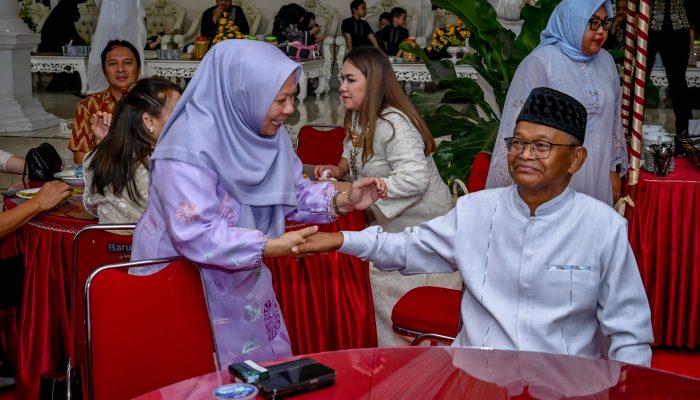 Ribuan Masyarakat dan Seluruh Pejabat Hadiri Open House Idul Fitri 1445 H di Rujab Gubernur Sulteng