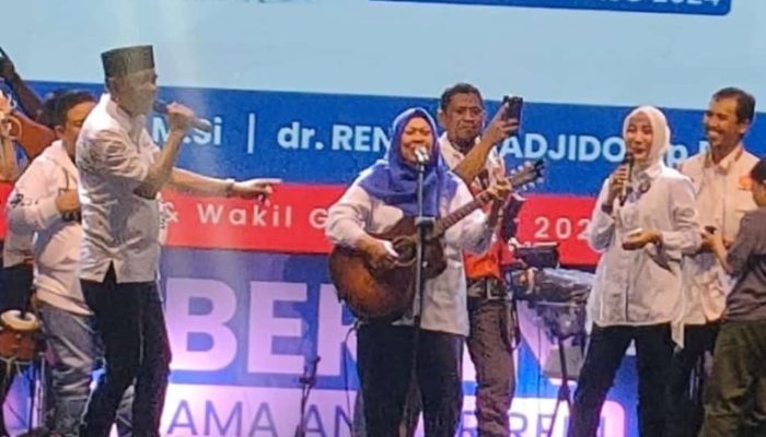 Deklarasi Anwar Hafid – Reny A Lamadjido Disambut Antusias Warga Meski Diguyur Hujan