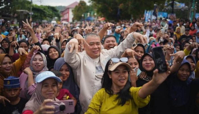 Ribuan Masyarakat di Kabupaten Banggai Laut ikut Jalan Santai Bersama Ahmad Ali