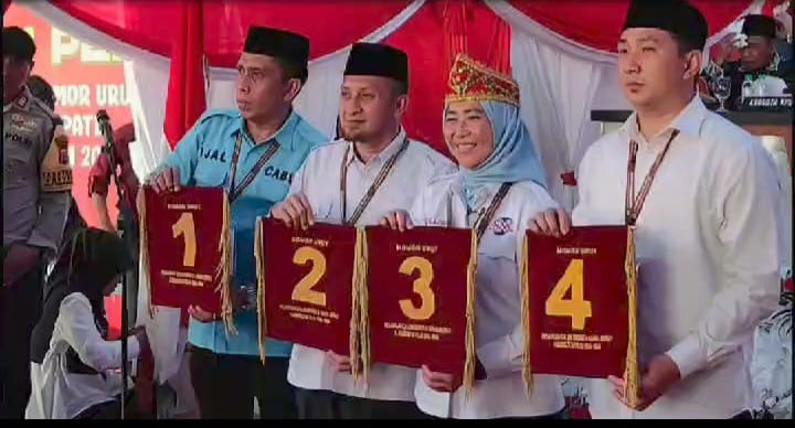Beranda Politik Pilkada KPU Tojo Unauna tetapkan Nomor Urut Empat Paslon Bupati dan Wakil Bupati, SOLUSI dapat Nomor Urut 3 PilkadaKPU Tojo Unauna tetapkan Nomor Urut Empat Paslon Bupati dan Wakil Bupati, SOLUSI dapat No