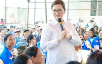 Gambar arsip: Deklarasi Anwar Hafid dan Reny Lamadjido di Banggai Laut Tetap Semarak Meski Diguyur Hujan
