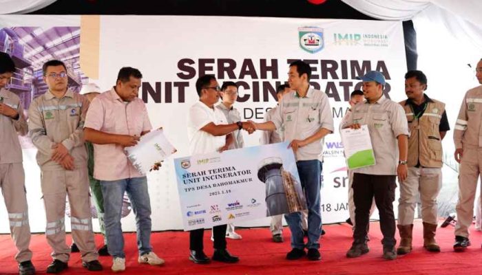 IMIP Serahkan Hibah Mesin Incinerator untuk Tangani Sampah di Bahodopi